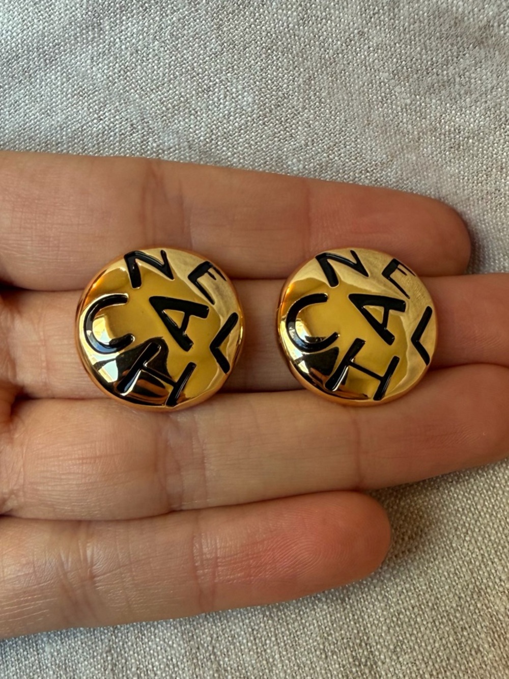 ✨🖤Vintage Chanel Black Letter Logo Gold Tone Stud Earrings✨🖤